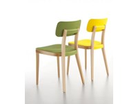 Sedia design Porta Venezia di Infiniti in faggio naturale e polipropilene verde