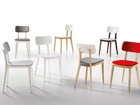 Sedia design Porta Venezia di Infiniti in faggio naturale e polipropilene bianco