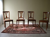 Sedia in stile in legno massello di Produzione Artigianale. La sedia è rifinita in laccatura eseguita a mano, con seduta realizzata in paglia di Vienna. Scontata del -60%. Offerta Outlet Mobilgross