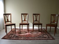 Sedia in stile in legno massello di Produzione Artigianale. La sedia è rifinita in laccatura eseguita a mano, con seduta realizzata in paglia di Vienna. Scontata del -60%. Offerta Outlet Mobilgross