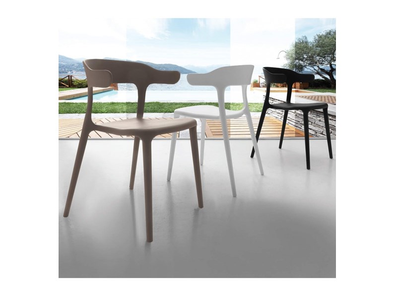 sedie in plastica con braccioli