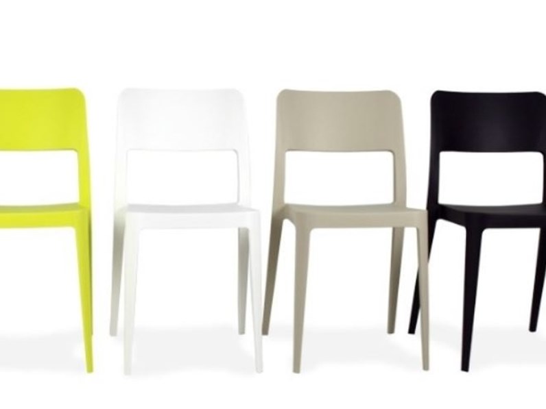 sedie colorate in plastica