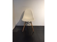 Sedia Eames Vitra versione in legno