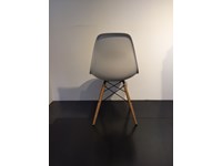 Sedia Eames Vitra versione in legno