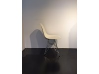 sedia DSR di Eames Plastic, 1950 di design, Vitra
