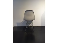 sedia DSR di Eames Plastic, 1950 di design, Vitra