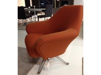 Sedia relax imbottita con bracciolo integrato con funzione ritorno automatico e basculante
