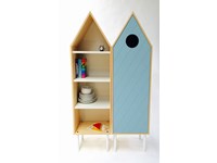 Cabina Valsecchi modello Levante. Cabina a giorno porta oggetti con struttura in impiallacciato frassino naturale disponibile in bianco, azzurro o giallo.
