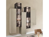 Composizione soggiorno SAN GIACOMO design modello LAMPO L5C03 composta da elementi Open impiallacciati Rovere tinto Carbone ed elementi pensili Lampo laccati opaco Juta con frontali vetro verniciato lucido Juta e telaio a filo in tinta . Dimensione della composizione come foto: Lunghezza 165 cm, Profonditą 35,4 cm, Altezza 175 cm. Scontata del -40%. Offerta Outlet Mobilgross Seveso Brianza