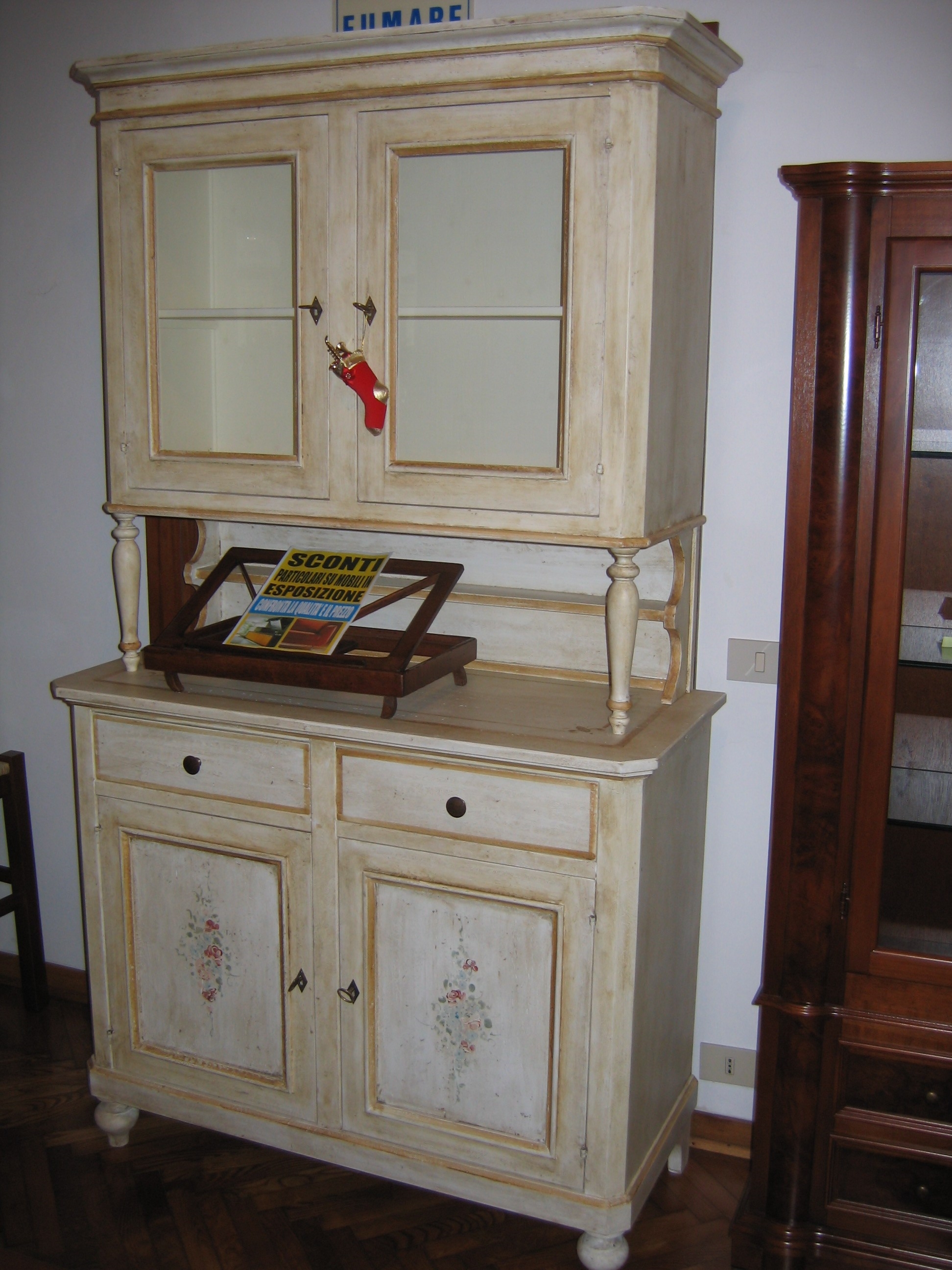 Soggiorno credenza decorata a mano base e alzata vetrinetta legno ...