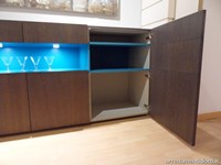 Credenza Metropolis con tavolo Cartesio e sedie Esedra
