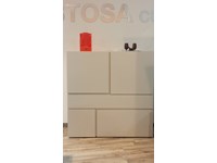 Credenza Quadra, esposizione.