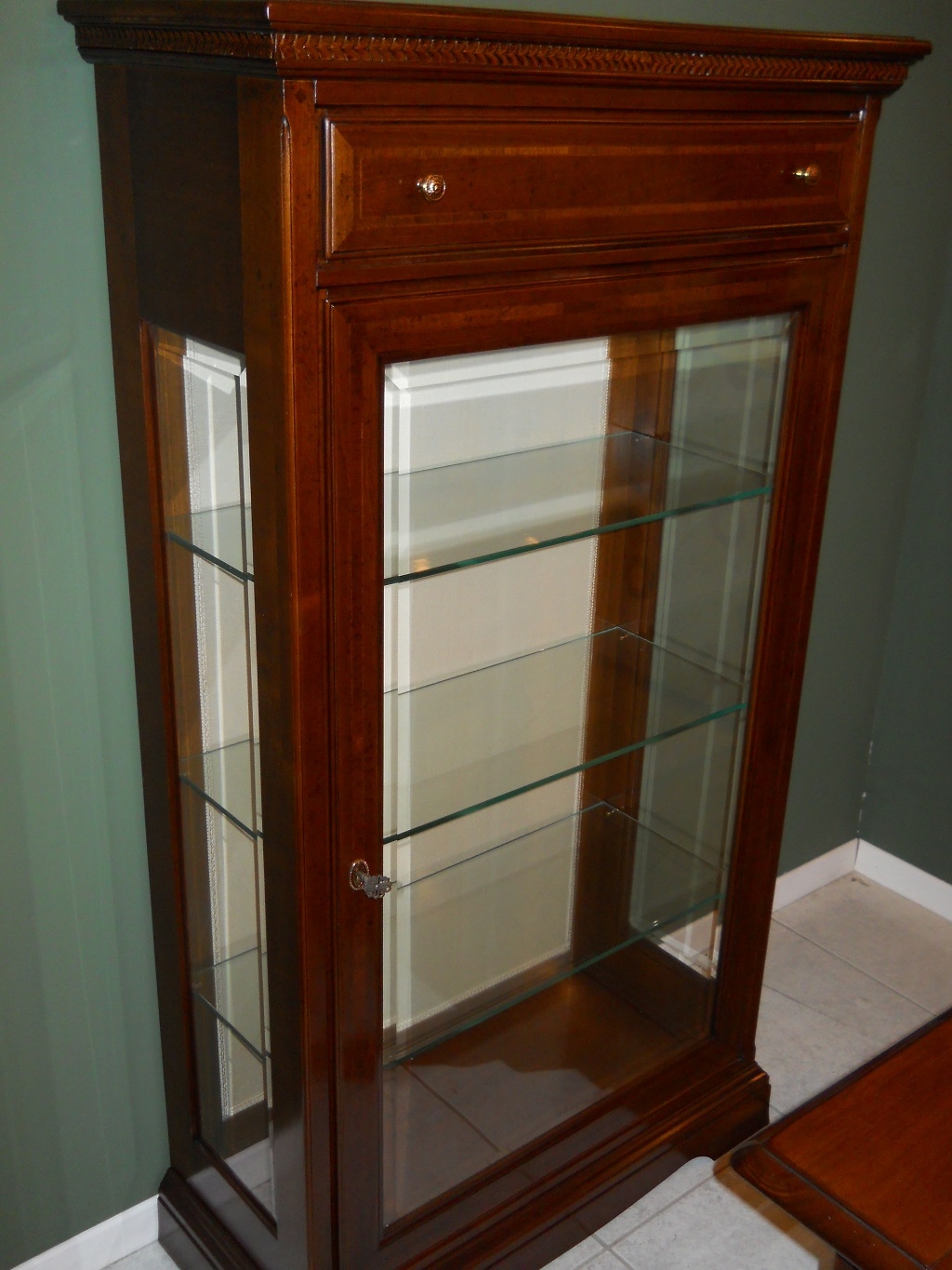 Soggiorno vetrinetta in legno massello legno vetrinette classico ... Credenza in legno massello