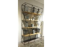 Libreria bifacciale ditta DIALMA BROWN con struttura in metallo zigrinato e ripiani in legno scontata del 94%