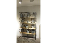 Libreria bifacciale ditta DIALMA BROWN con struttura in metallo zigrinato e ripiani in legno scontata del 94%