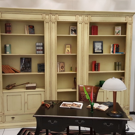 Libreria in legno massello laccata avorio patinata ...