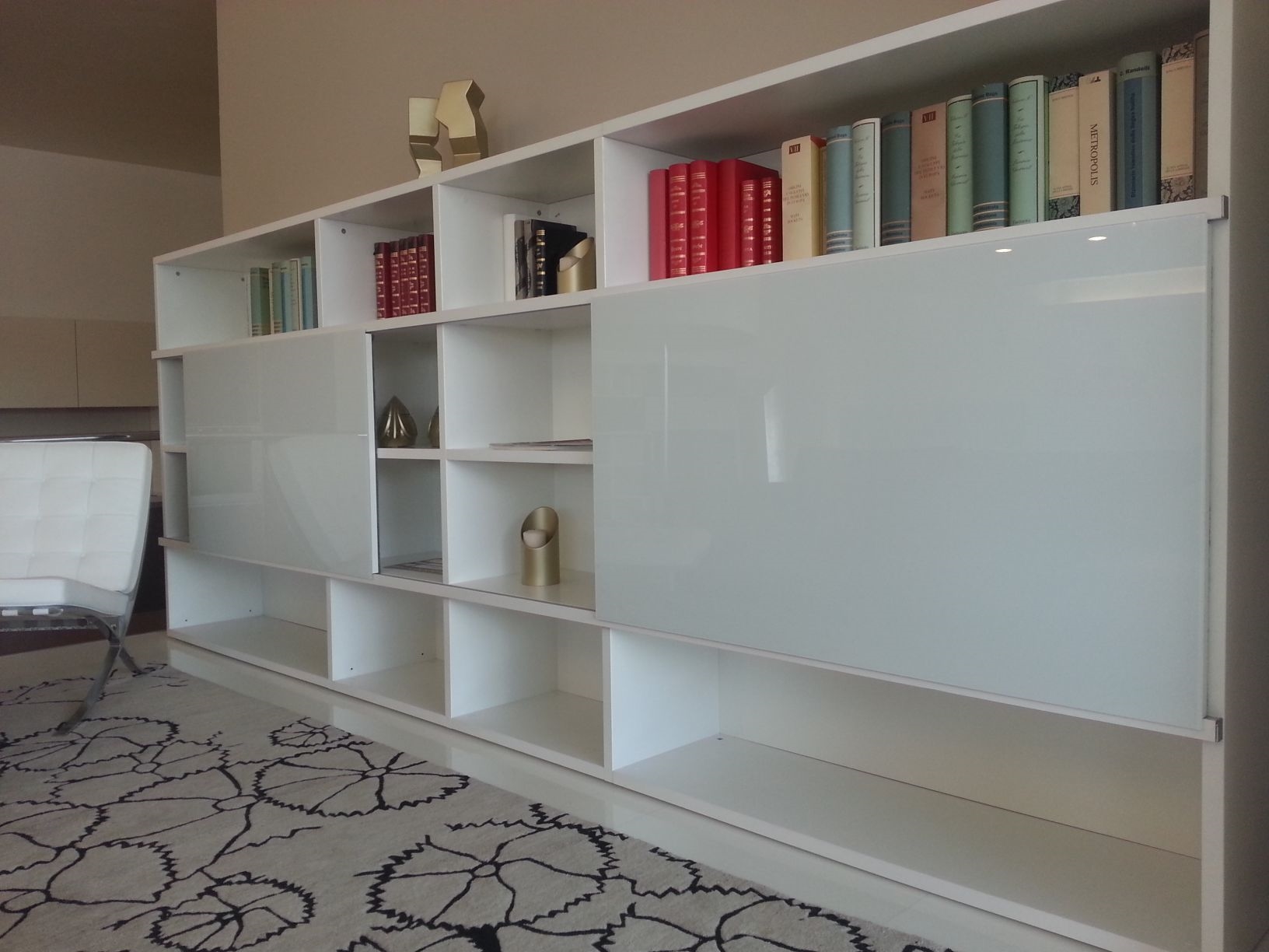 Libreria madia lounge laccata bianca e vetro soggiorni a ... Madia moderna bianca