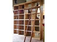 Libreria nature in legno massello india con scala in offerta
