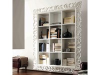 libreria sospesa con cornice