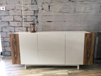 Madia moderna Napol 2.13 in laccato opaco Bianco e inserti in Rovere Briccola Venezia