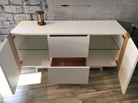 Madia moderna Napol 2.13 in laccato opaco Bianco e inserti in Rovere Briccola Venezia