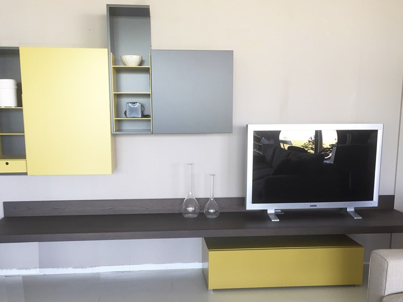 Mobile Tv Molteni scontato del 35% Mobile Tv Molteni scontato del 35%