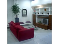 Parete attrezzata in legno con libreria e porta tv - Bianco Opaco e legno Teak