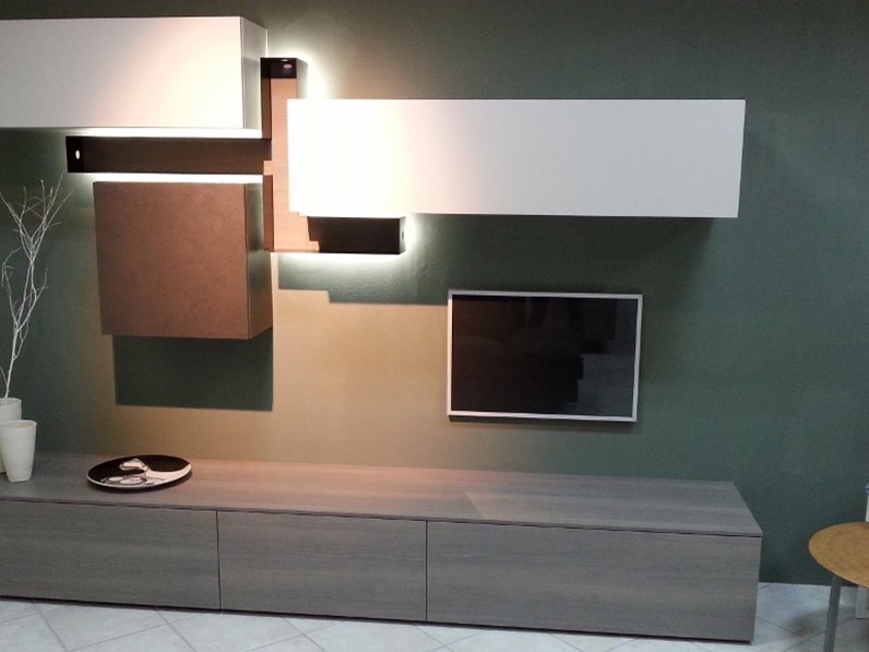 Parete attrezzata in stile design tomasella in laminato materico ... Pareti attrezzate design