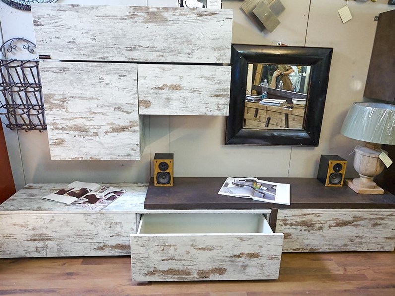 Parete attrezzata Nuovi mondi cucine in legno a prezzo Outlet Parete attrezzata Nuovi mondi cucine in legno a prezzo Outlet