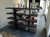 Libreria Bristol System in olmo nero e supporti in brown nickel lucido