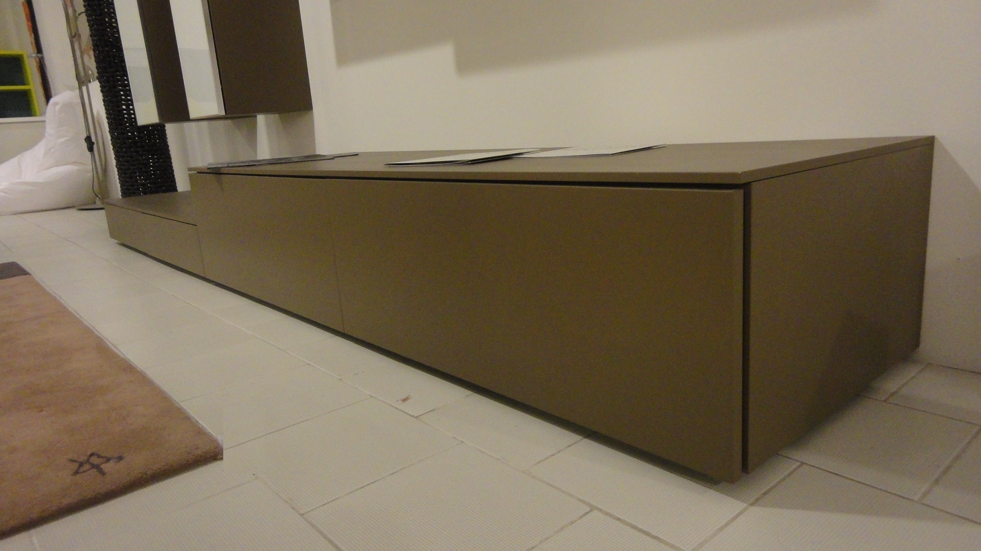 Porta tv pianca spazio box scontato del 50 % soggiorni a prezzi ...