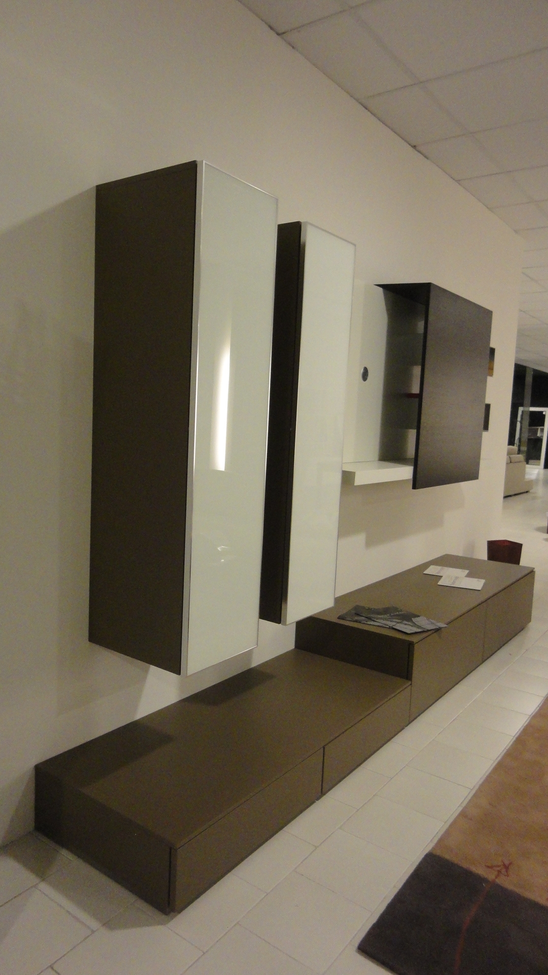 Porta tv pianca spazio box scontato del 50 % soggiorni a prezzi ...