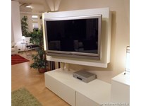 Soggiorno Side System con sistema di mensole angolari