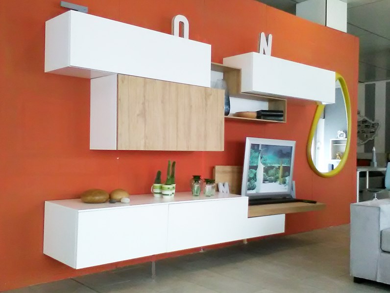Soggiorno sospeso di maronese in laminato materico in offerta outlet Soggiorno sospeso