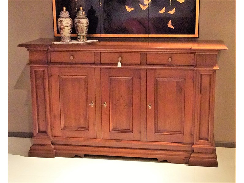 Soggiorno Visentin Credenza classica a tre ante scontato del -50 % Soggiorno Visentin Credenza classica a tre ante scontato del -50 %