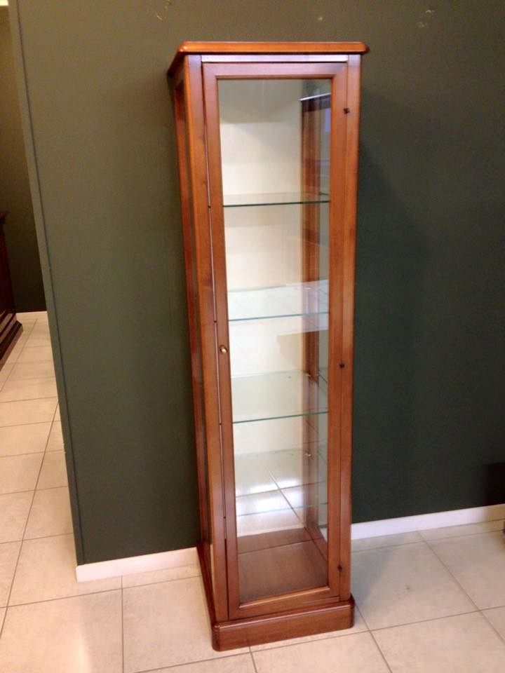 Vetrinetta in legno e ripiani in cristallo al 60% di sconto ... Vetrinetta in legno e ripiani in cristallo al 60% di sconto ...