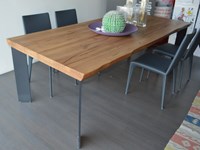 tavolo in legno rettangolare vicino a vicenza