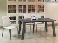 tavolo con piano in vetro ceramica
