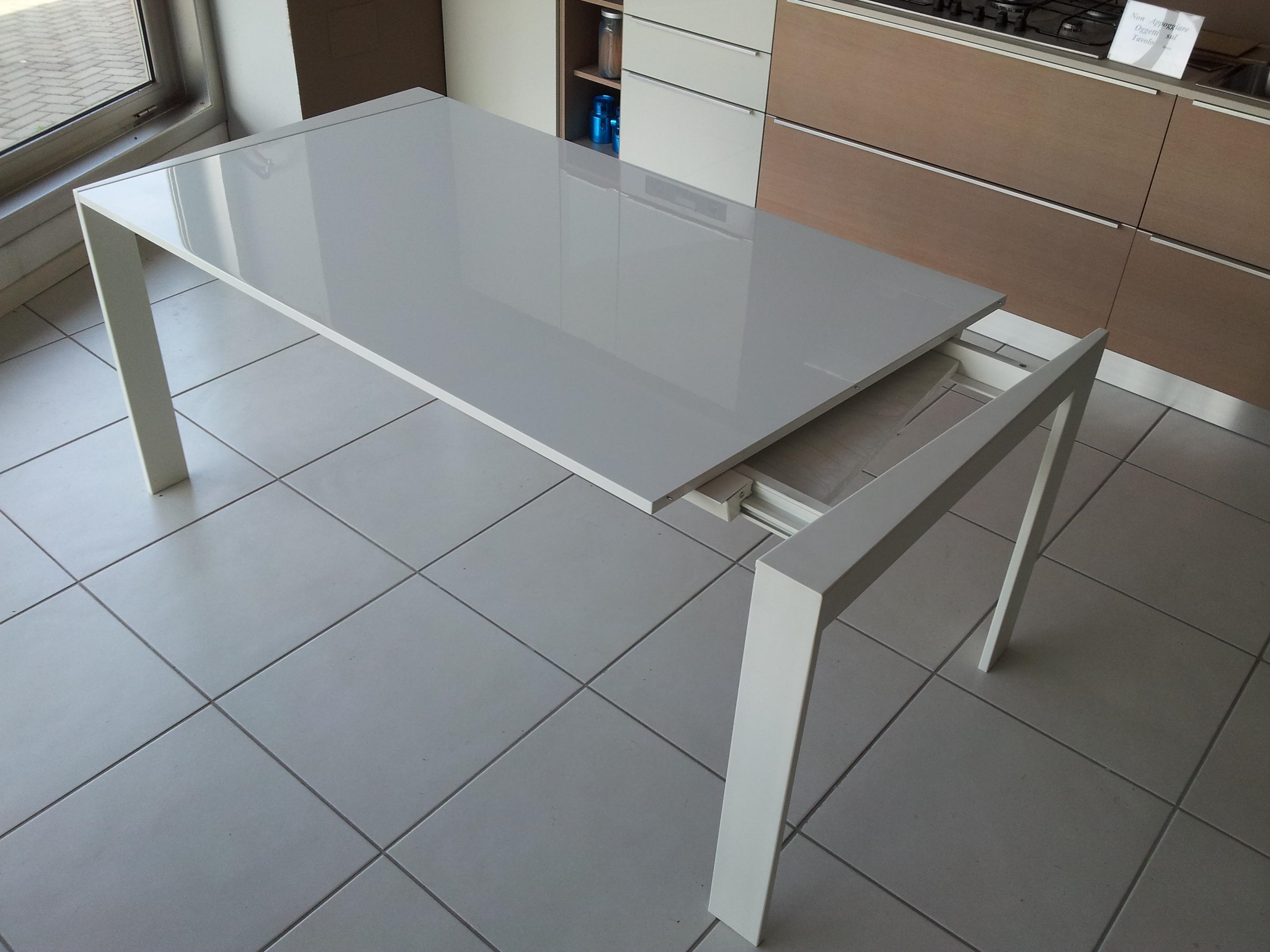 Tavolo kreaty tavolo trim allungabile scontato del 55 % tavoli ... Tavolino bianco lucido