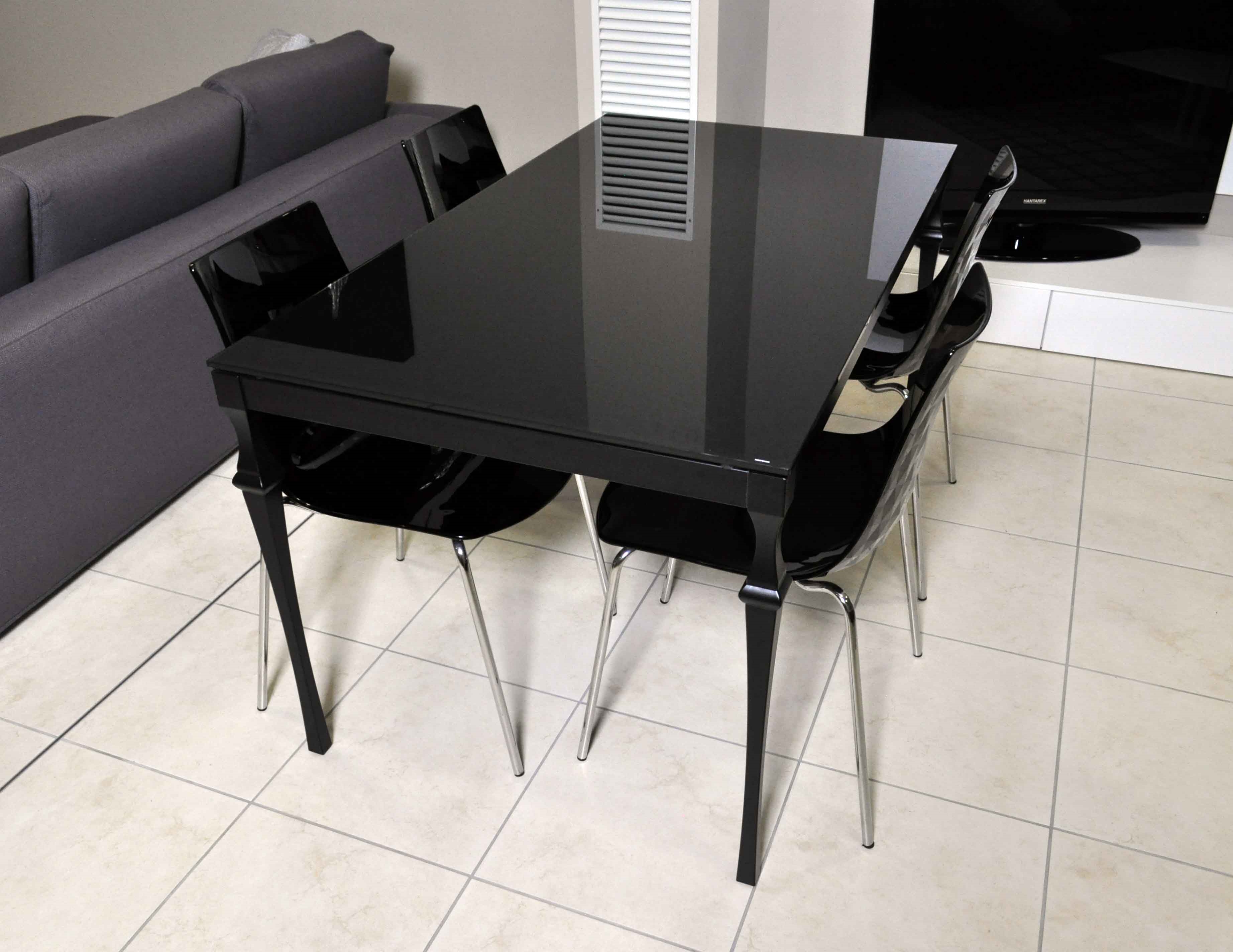 https://www.outletarredamento.it/img/tavoli/tavolo-allungabile-bontempi-corinto-vetro-nero-prezzo-outlet_O2.jpg