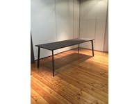 Tavolo allungabile con gambe perimetrali, Calligaris