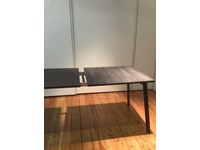 Tavolo allungabile con gambe perimetrali, Calligaris
