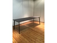 Tavolo allungabile con gambe perimetrali, Calligaris