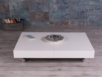Tavolo Altacom modello Assist. Tavolino trasformabile in tavolo da pranzo con piano laccato lucido bianco luce e base cromo opaco.