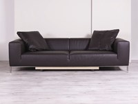 Tavolo Altacom modello Geniale. Tavolino trasformabile in tavolo da pranzo con piano nobilitato natural halifax oak e base verniciato grafite.