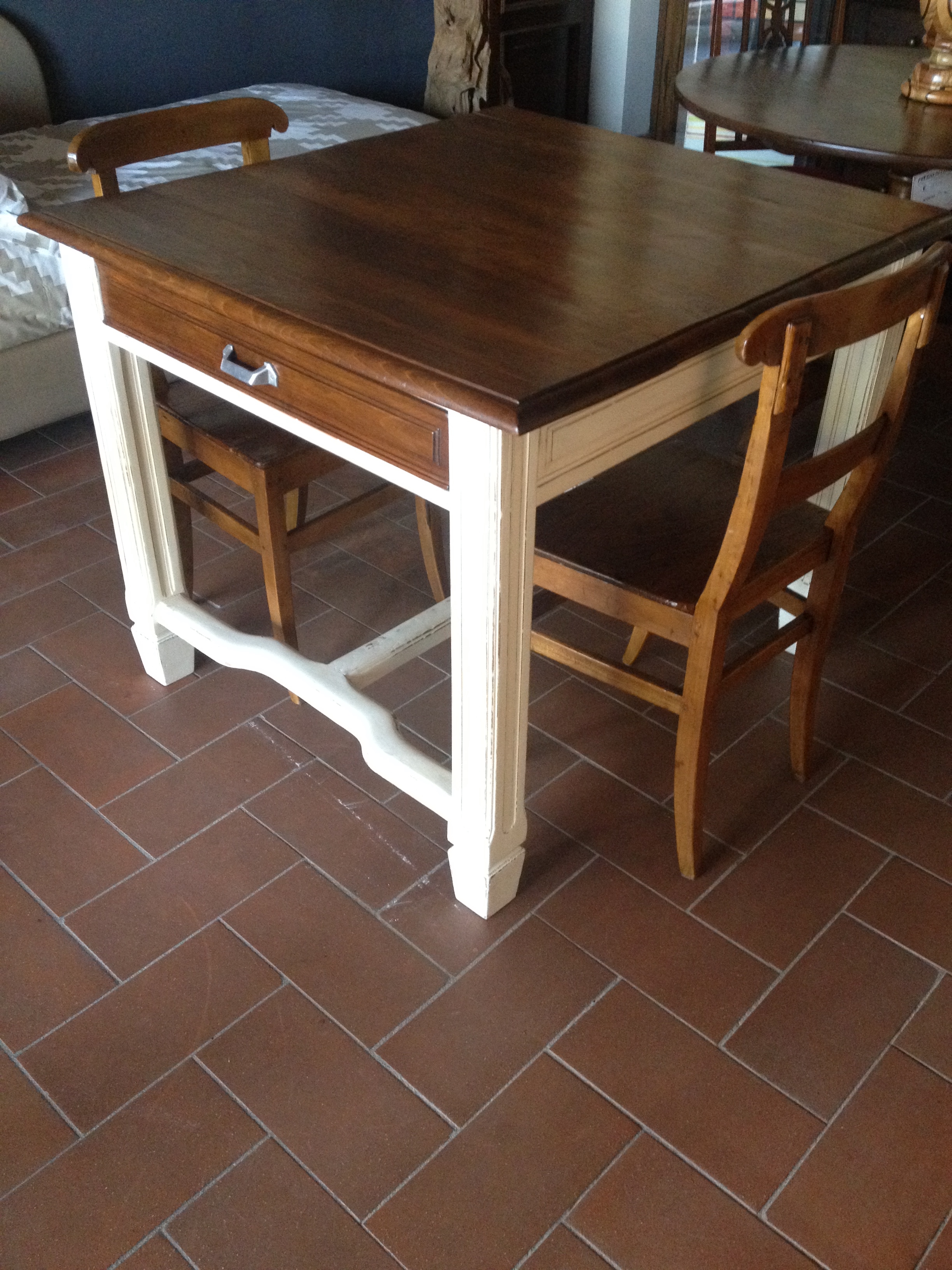 Tavolo Tavolo anni \'40 restaurato scontato del -30 % - Tavoli a ... Tavolo Tavolo anni \'40 restaurato scontato del -30 % - Tavoli a ...