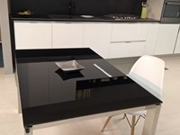 Tavolo Calligaris allungabile in vetro nero scontato