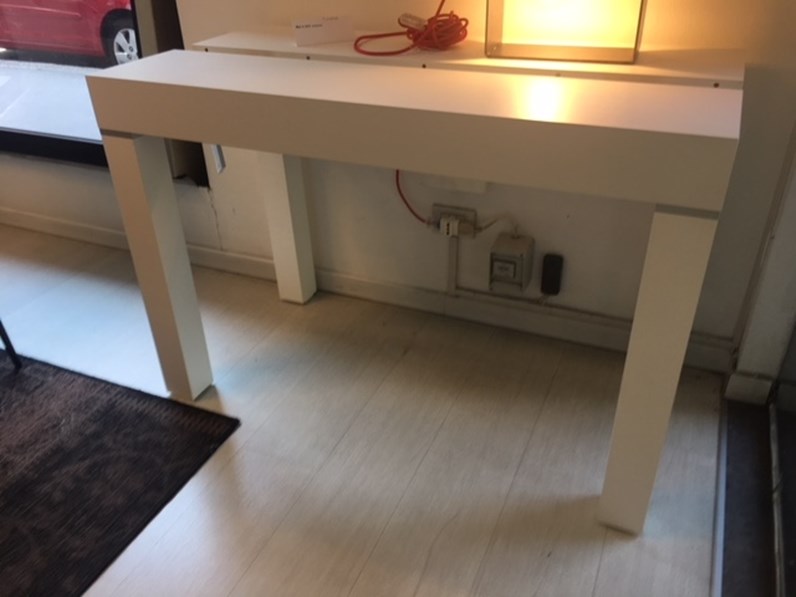 Tavolo consolle allungabile Q200 Riflessi a prezzo ribassato Tavolo consolle allungabile Q200 Riflessi a prezzo ribassato