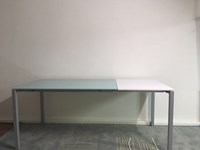 Tavolo della Bonaldo EUGENIO Ripiano in Cristallo allungabile scontato del -65% le 120x80xH.75 cm