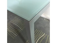 Tavolo della Bonaldo EUGENIO Ripiano in Cristallo allungabile scontato del -65% le 120x80xH.75 cm